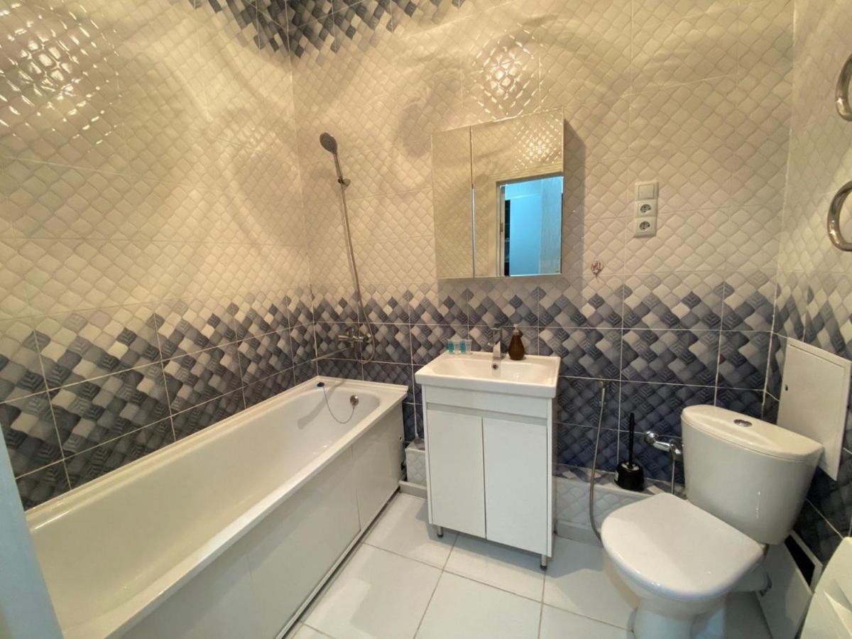 Whitehome In Panorama Park Nur-Sultan  Exterior photo